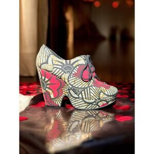 Chic Ecote Vintage Heels - Red and Black Abstract Floral Print Size 8.5